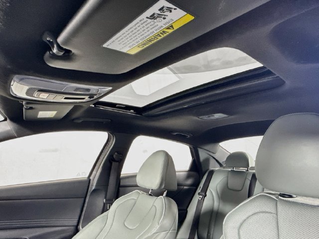 Certified 2025 Hyundai Elantra Limited FWD image 25