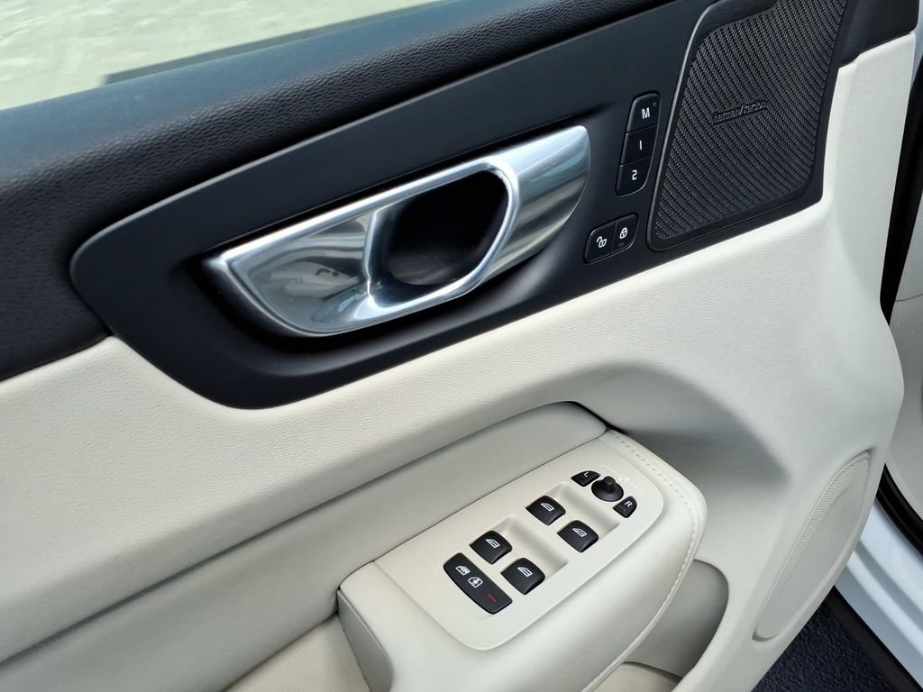 Certified 2026 Volvo XC60 B5 Ultra AWD/4WD image 9