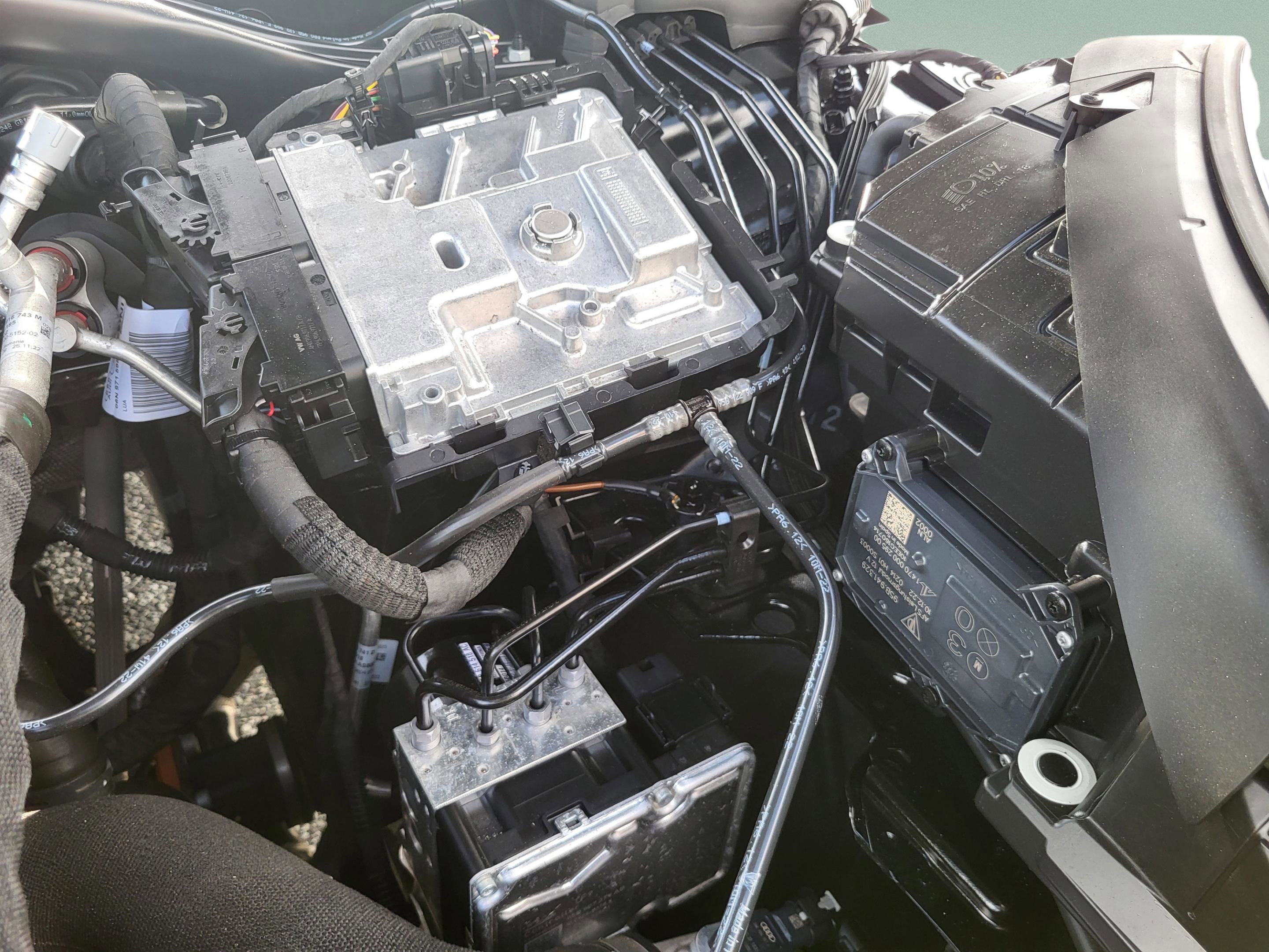 Used 2023 Porsche Macan AWD/4WD image 65