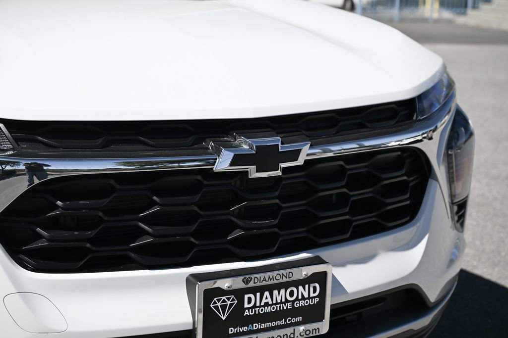 New 2026 Chevrolet Trax LT w/ LPO, Blackout Package FWD image 10