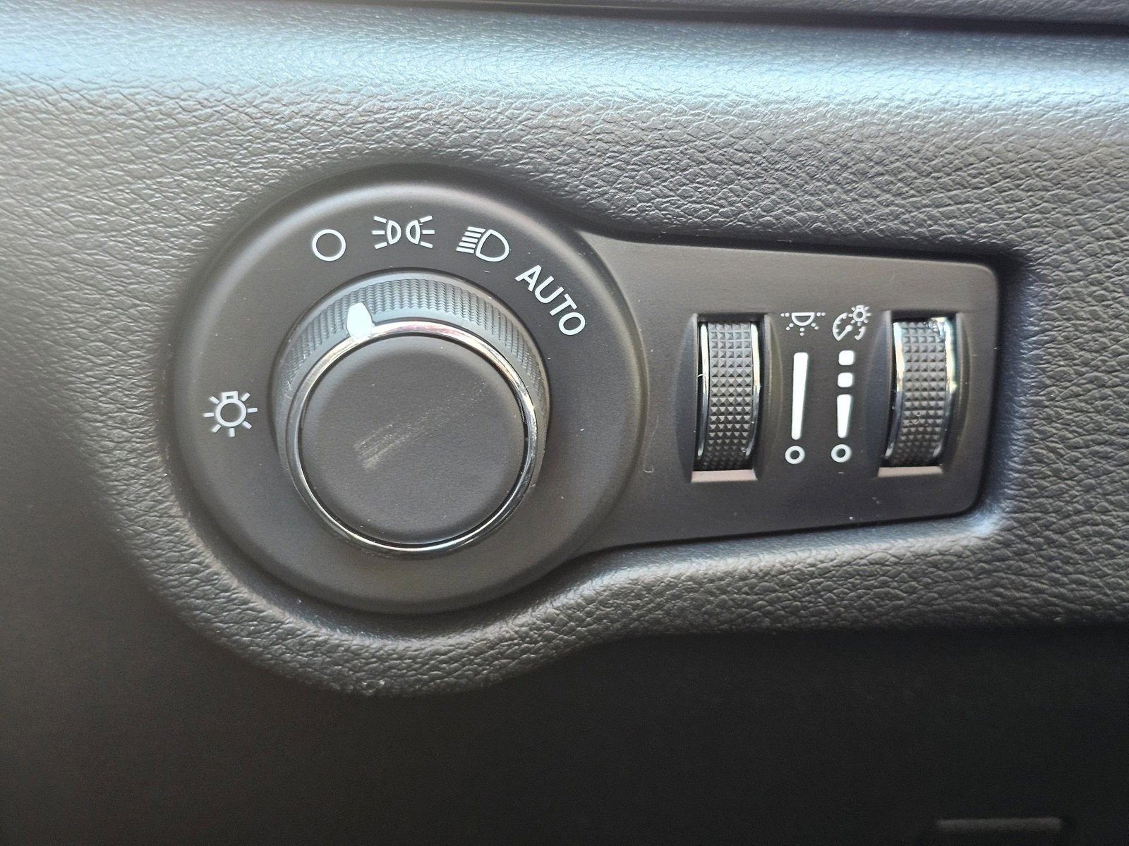 New 2026 Chrysler Voyager LX image 19