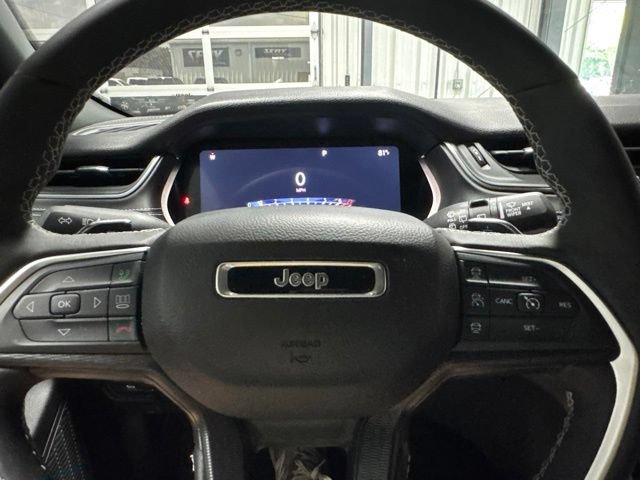 Used 2025 Jeep Grand Cherokee L Altitude AWD/4WD image 12