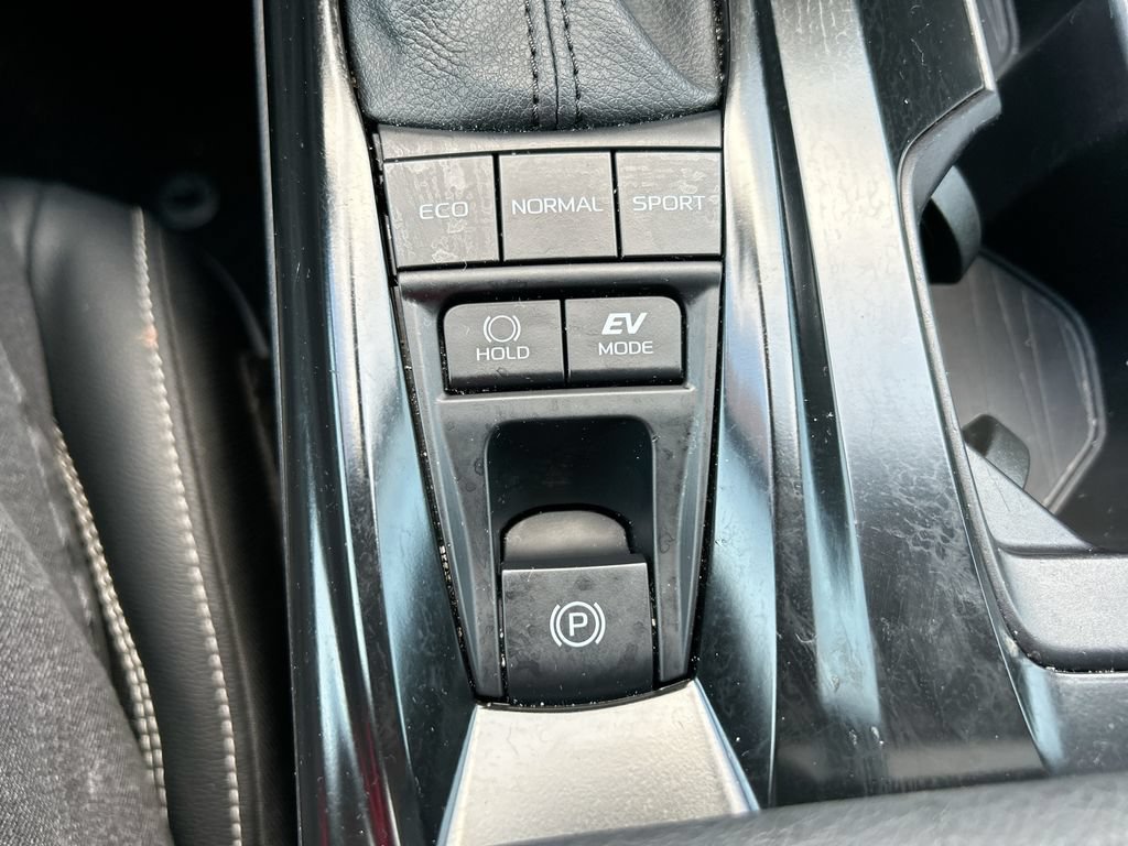 Used 2025 Toyota Camry SE w/ Convenience Package FWD image 34