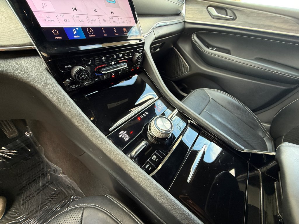 Used 2023 Jeep Grand Cherokee L Overland AWD/4WD image 22
