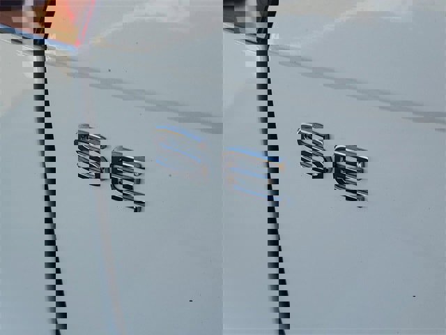 Certified 2024 Volkswagen Tiguan SE R-Line image 6