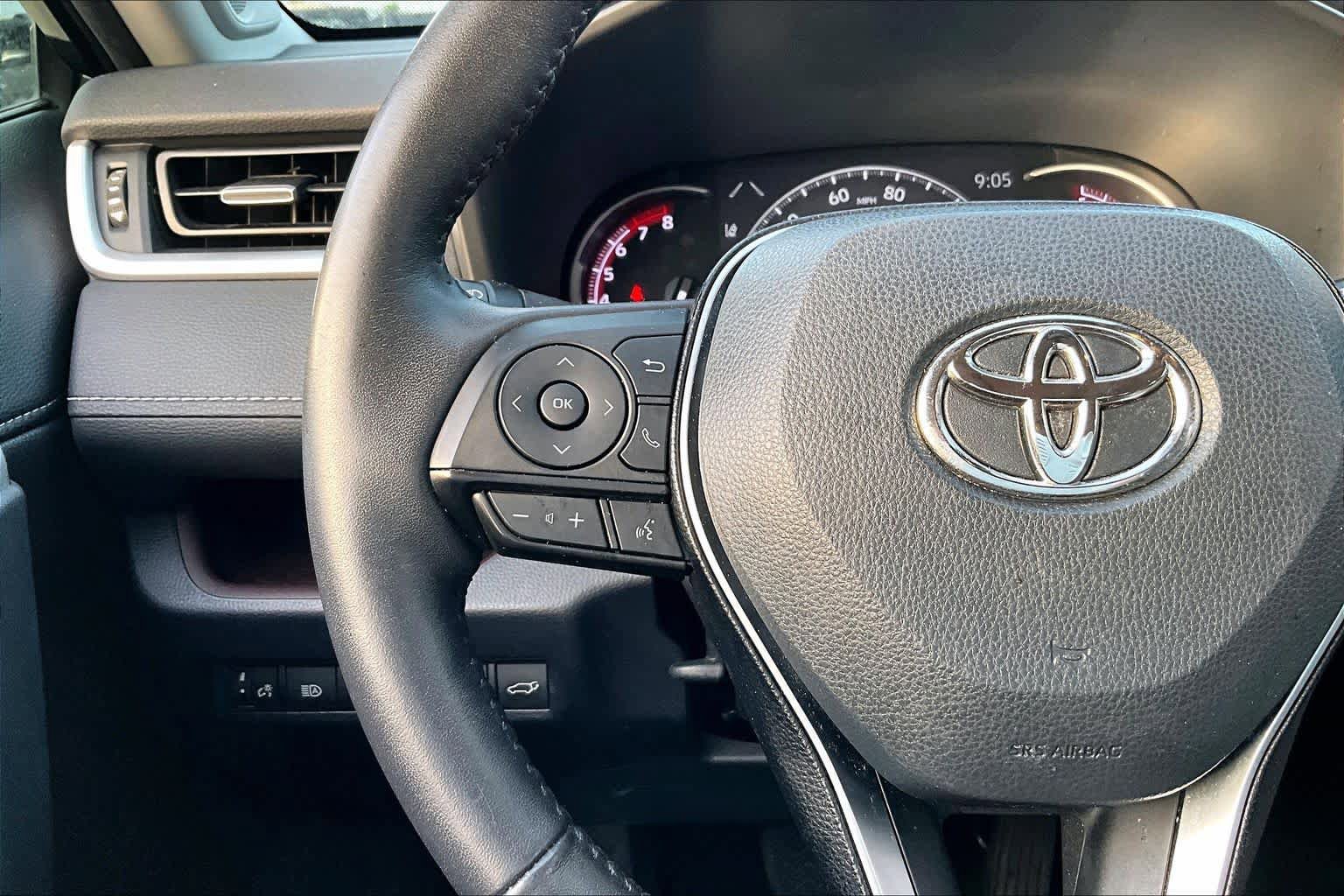 Used 2019 Toyota RAV4 Limited w/ Cold Weather Package FWD image 21