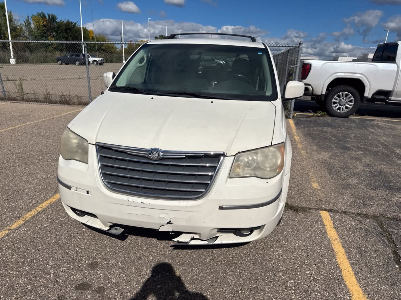 Used 2010 Chrysler Town & Country Touring FWD image 3