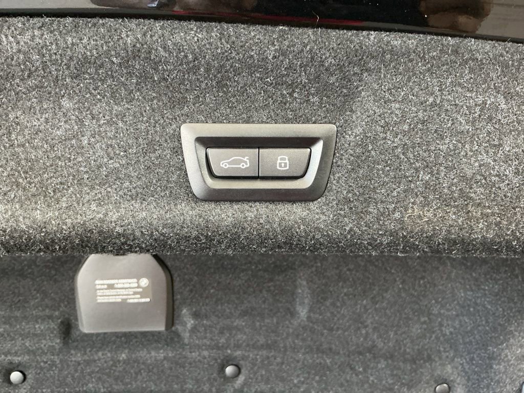 Certified 2025 BMW 330i Sedan w/ M Sport Package RWD image 30