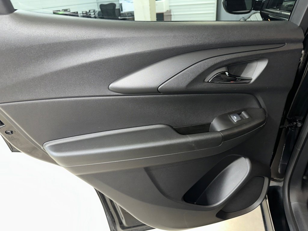 Certified 2023 Chevrolet TrailBlazer RS w/ Convenience Package image 16