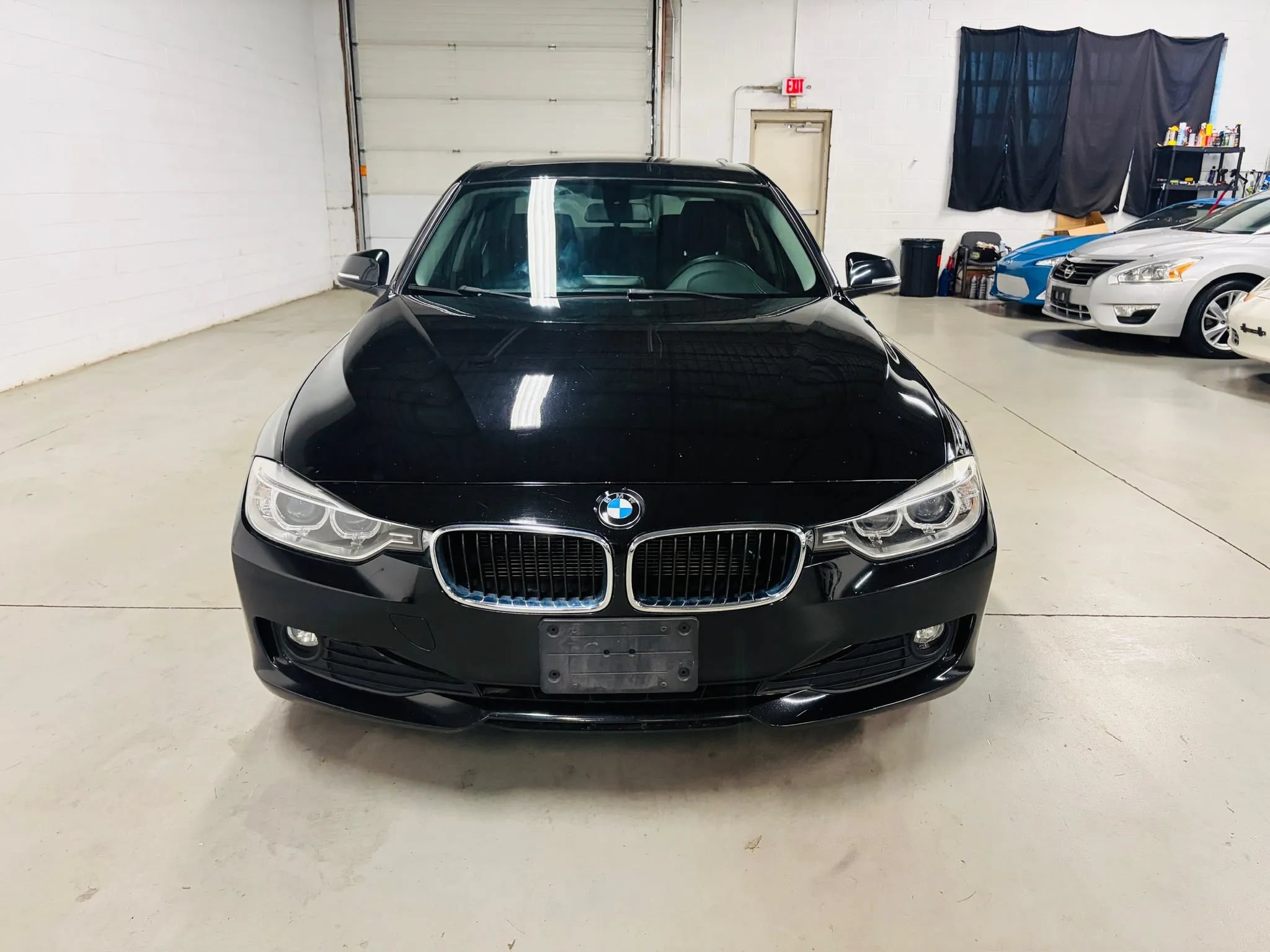 Used 2013 BMW 320i xDrive Sedan AWD/4WD image 3