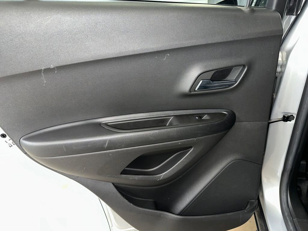 Certified 2022 Chevrolet Trax LT w/ Driver Confidence Package image 16