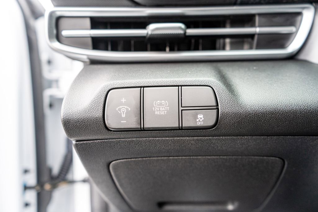 Certified 2025 Hyundai Elantra Blue image 24