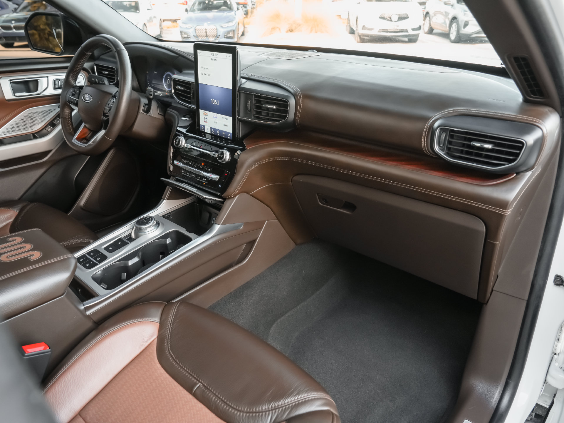 Used 2024 Ford Explorer King Ranch w/ Technology Package RWD image 10