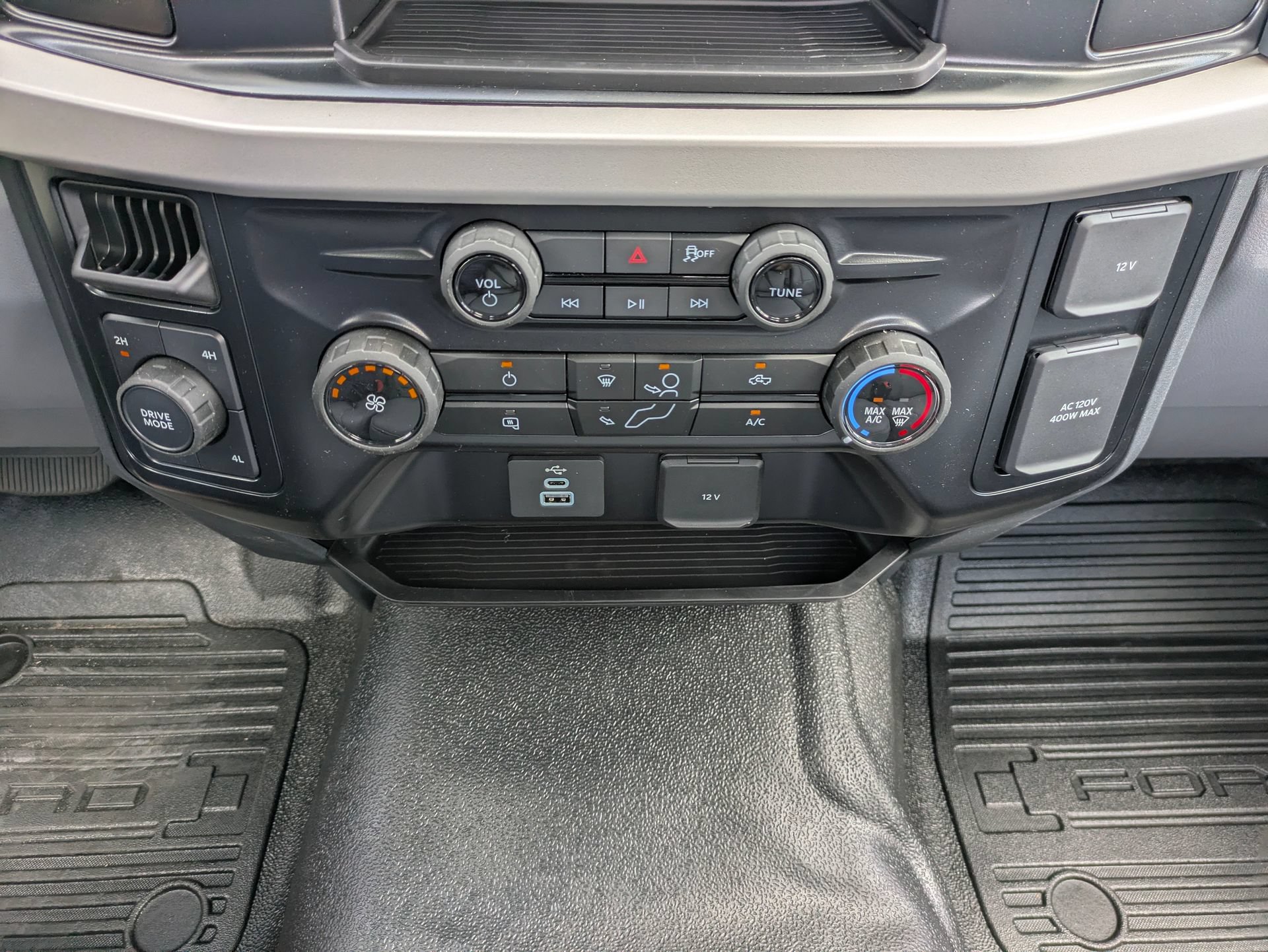 New 2025 Ford F550 4x4 Regular Cab Super Duty image 16