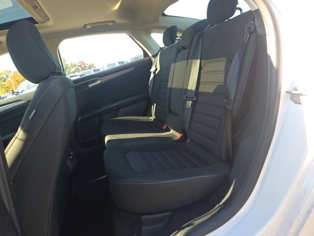 Used 2020 Ford Fusion SE FWD image 11