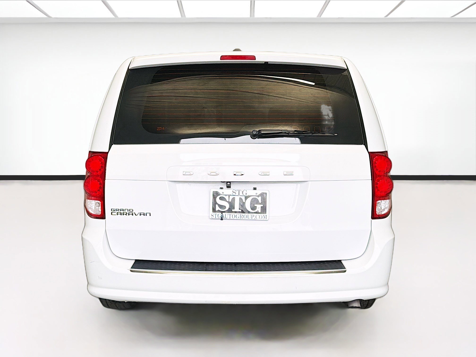 Used 2016 Dodge Grand Caravan American Value Package w/ UConnect Hands-Free Group image 5