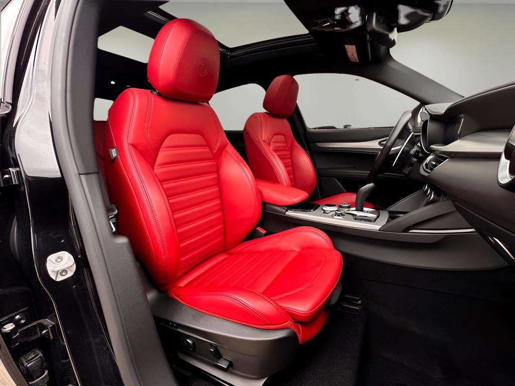 Used 2025 Alfa Romeo Stelvio Sprint image 23
