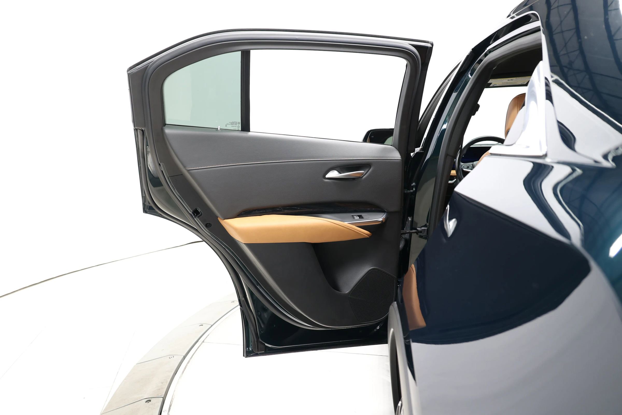 Used 2024 Cadillac XT4 Premium Luxury image 37