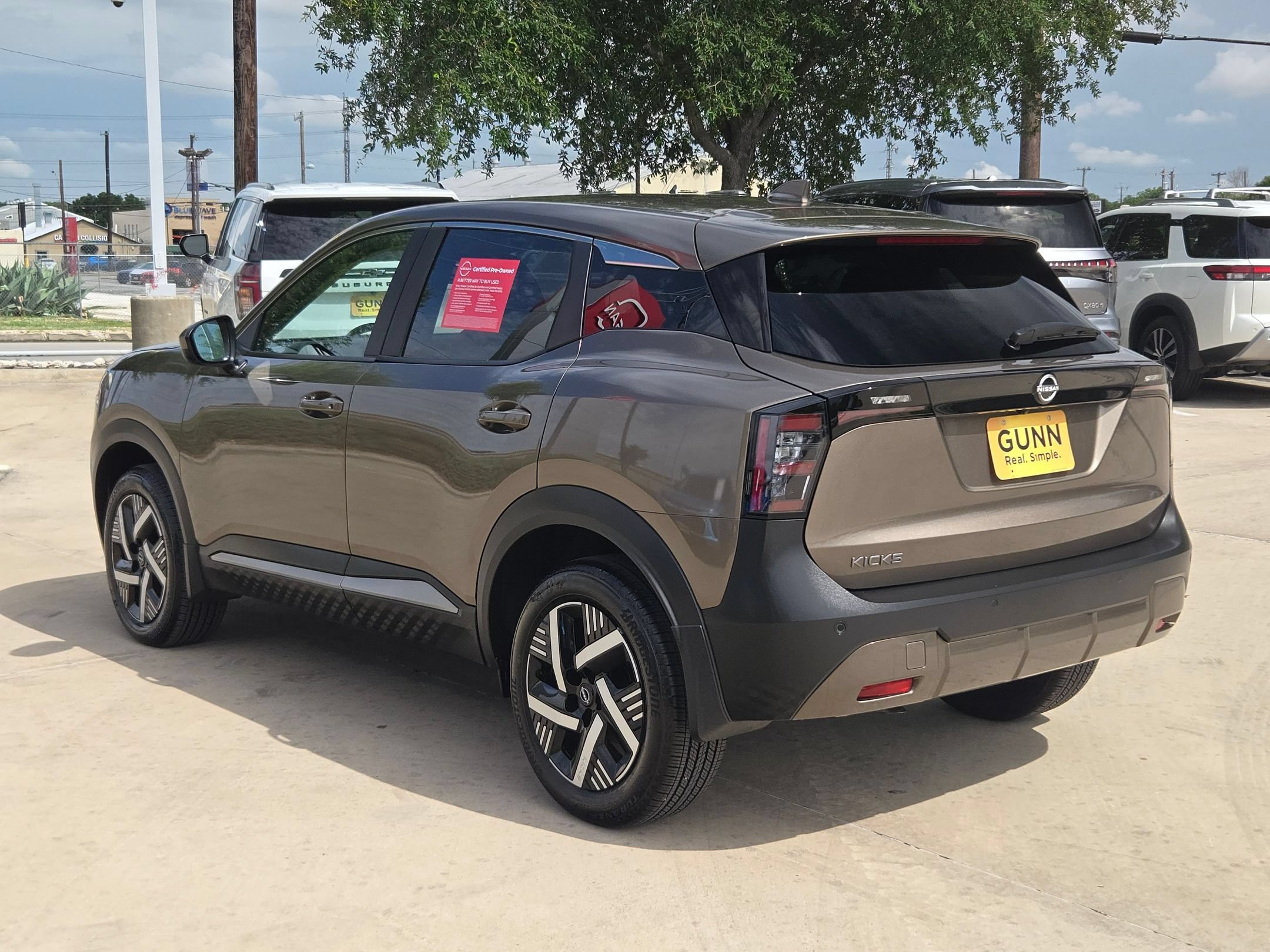 Certified 2025 Nissan Kicks SV FWD image 5