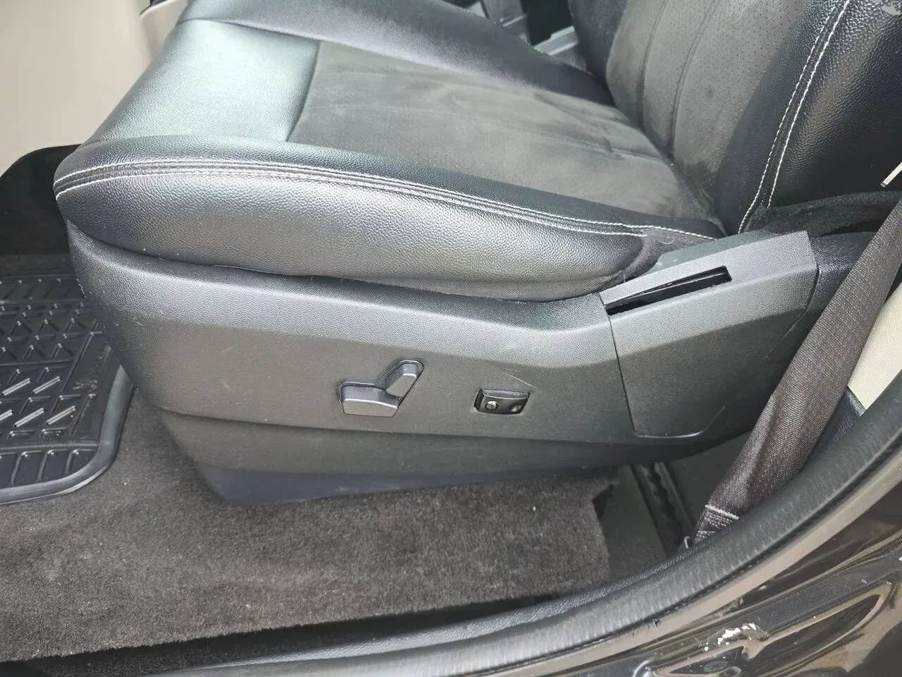 Used 2019 Dodge Grand Caravan SXT FWD image 13