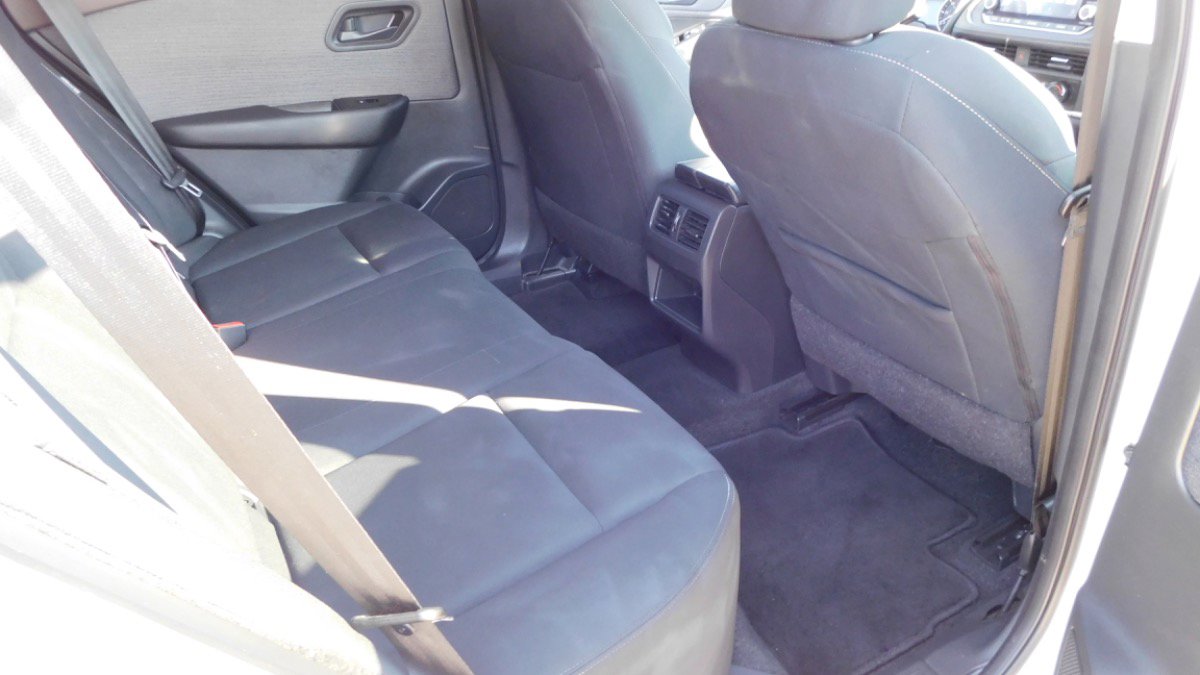 Used 2023 Nissan Rogue S image 31