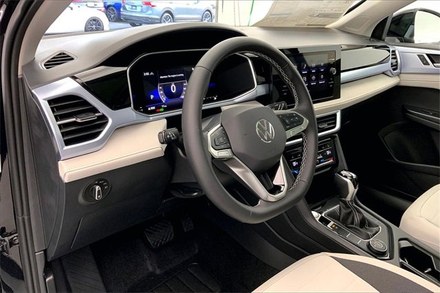New 2026 Volkswagen Taos SE image 7