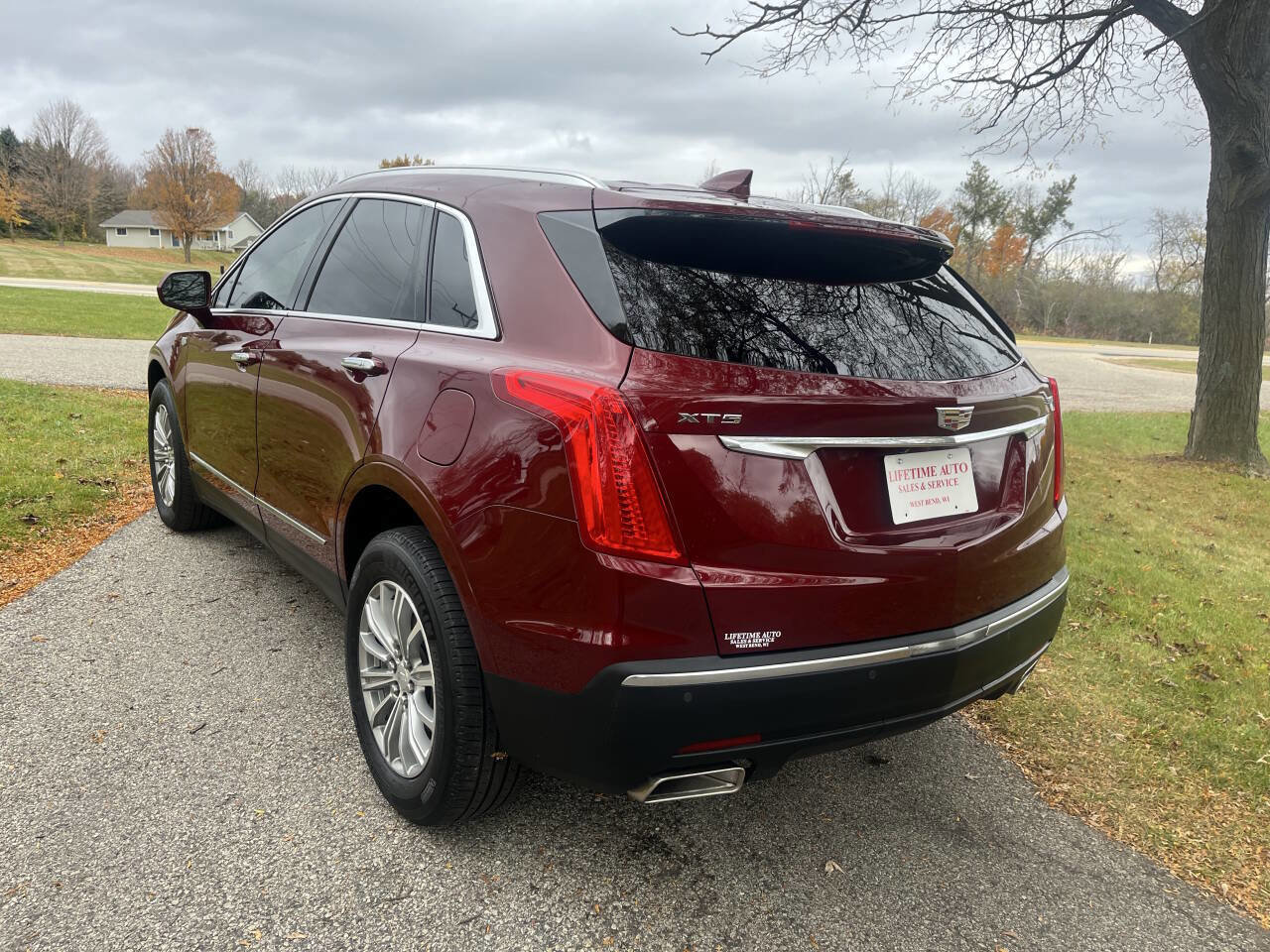 Used 2017 Cadillac XT5 Luxury w/ Driver Awareness Package image 3
