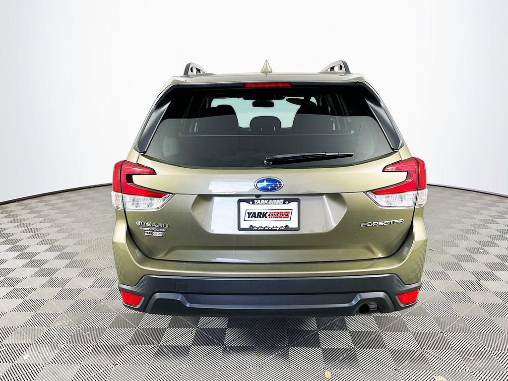 Used 2023 Subaru Forester Premium image 9