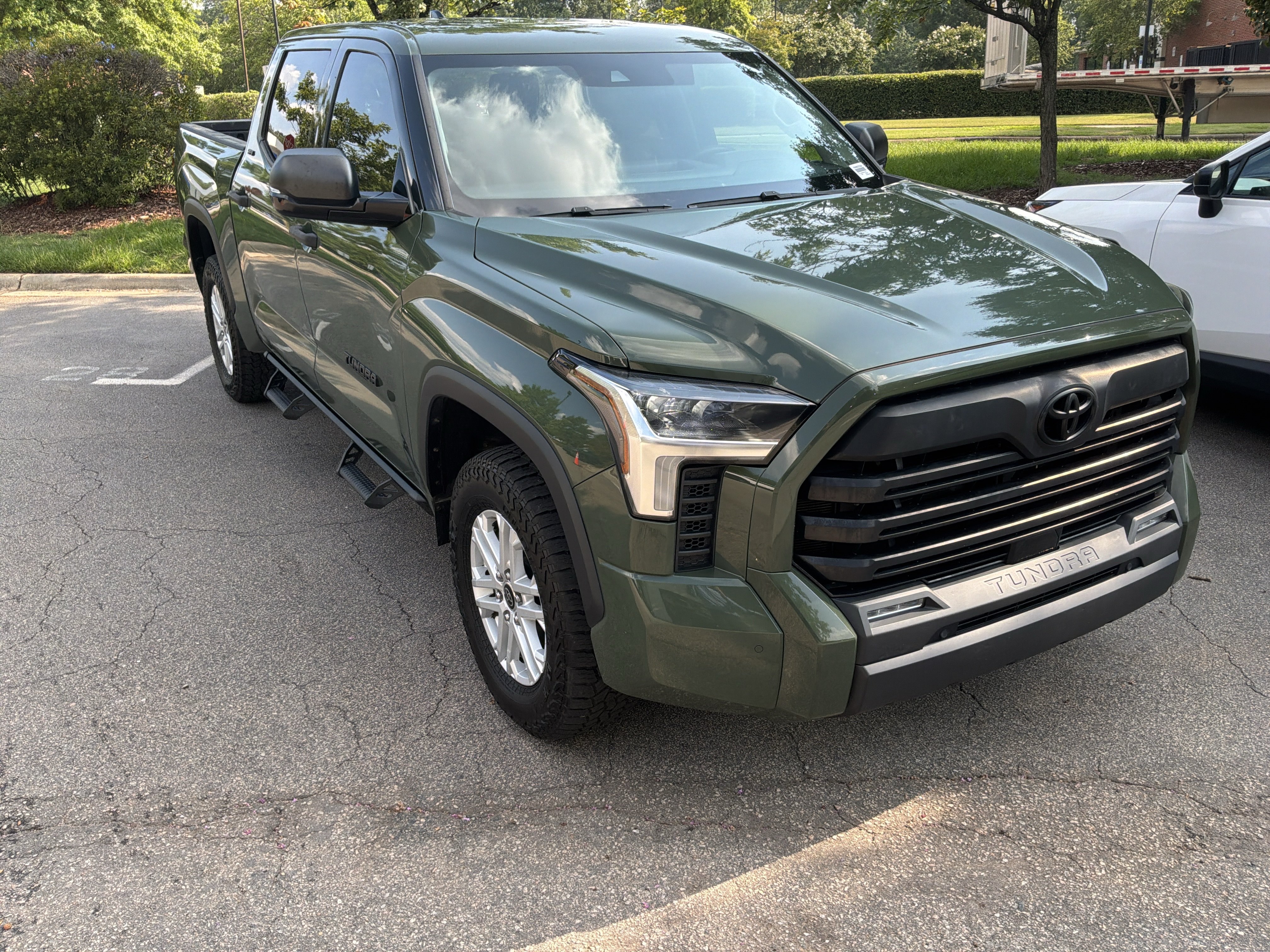 Used 2022 Toyota Tundra SR5 w/ SR5 Convenience Package AWD/4WD image 2