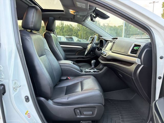 Used 2018 Toyota Highlander XLE FWD image 19