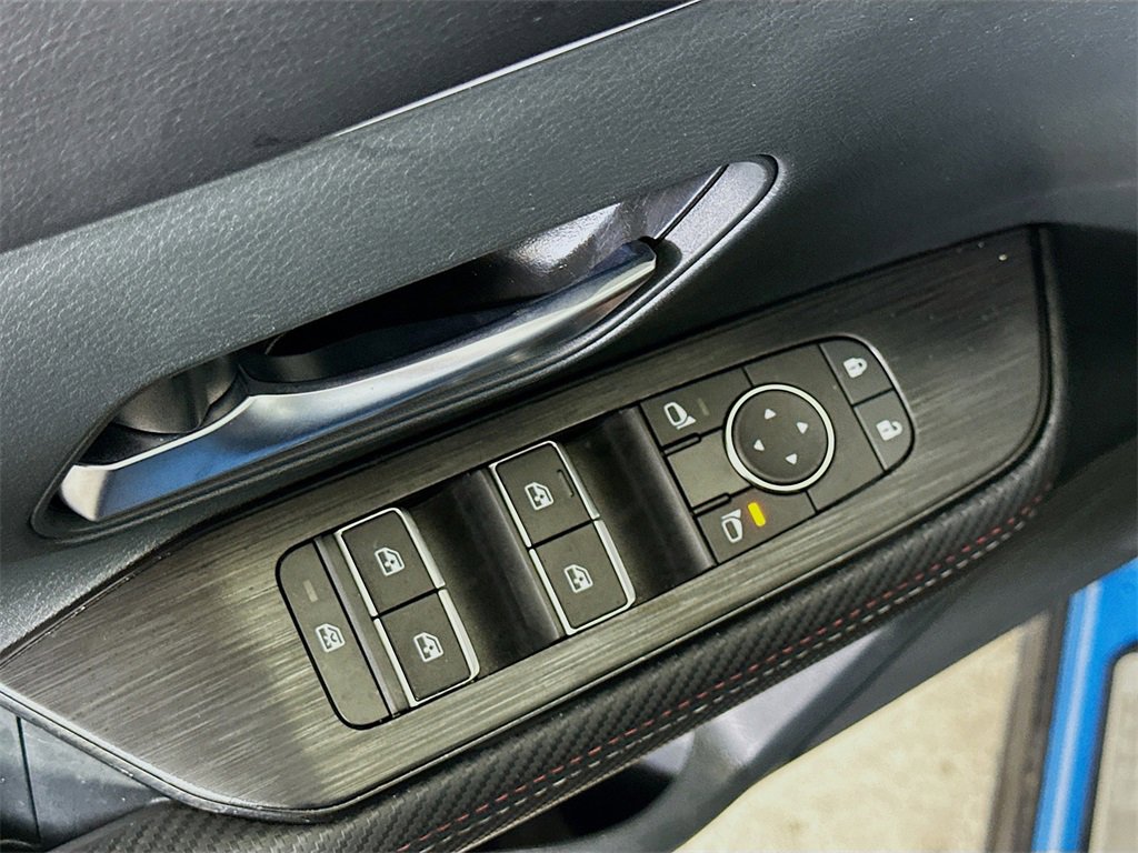 Used 2025 Nissan Kicks SR w/ Illumination Package image 20