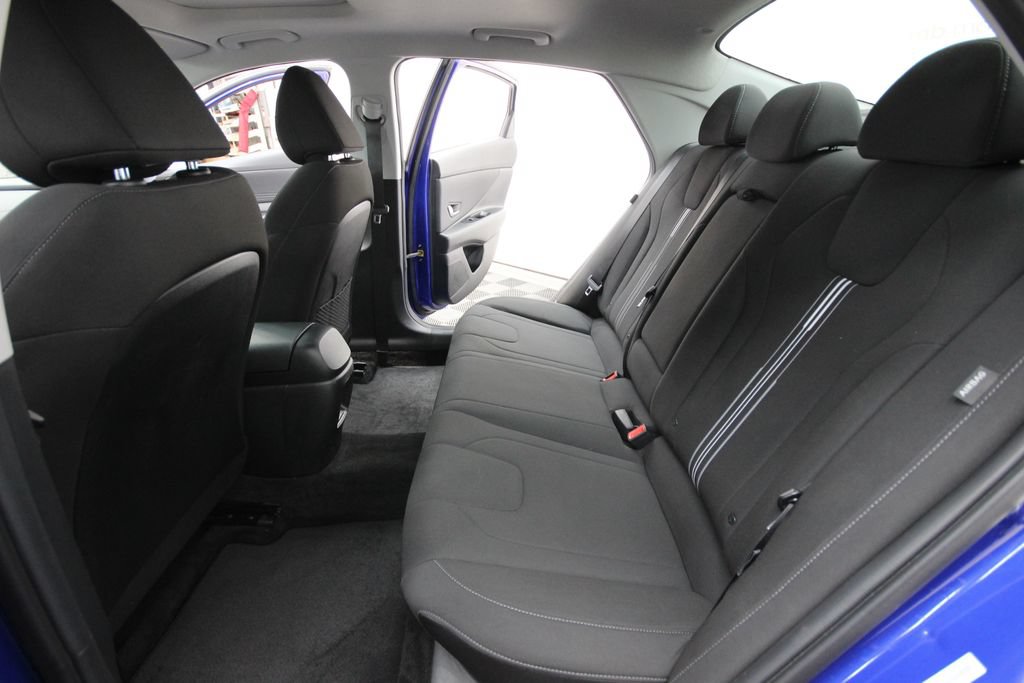 Used 2025 Hyundai Elantra SEL FWD image 25