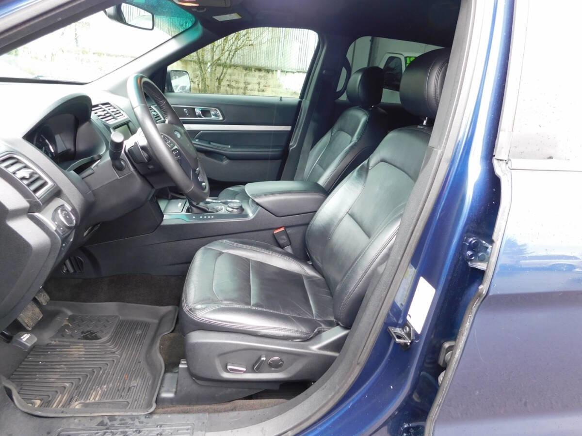 Used 2016 Ford Explorer XLT w/ Equipment Group 202A AWD/4WD image 9