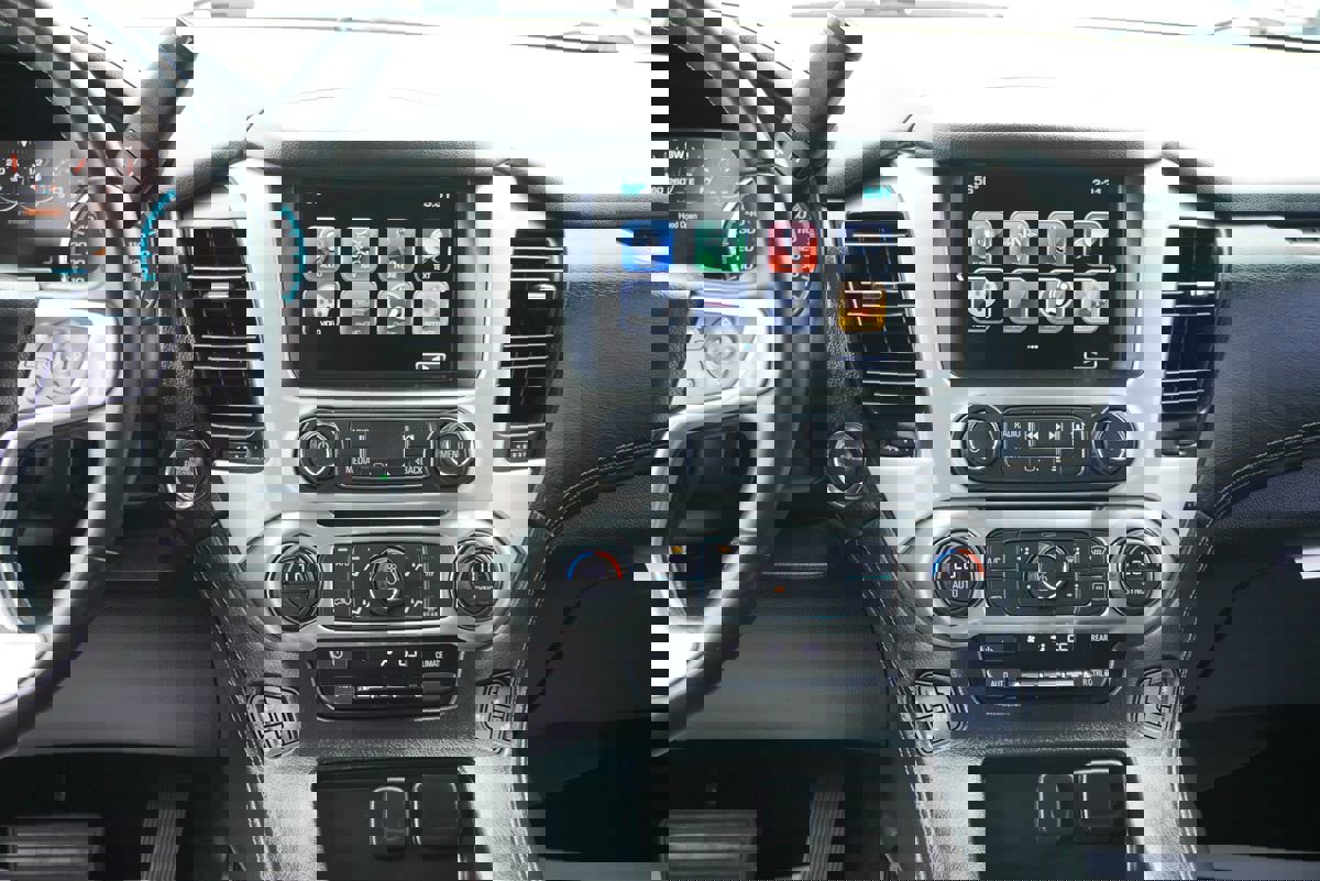 Used 2017 GMC Yukon XL SLT w/ Open Road Package image 30