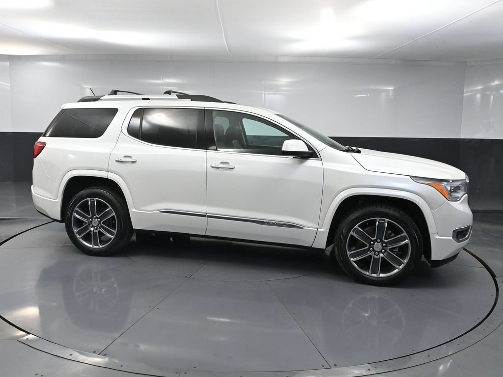 Used 2018 GMC Acadia Denali w/ Technology Package AWD/4WD image 2