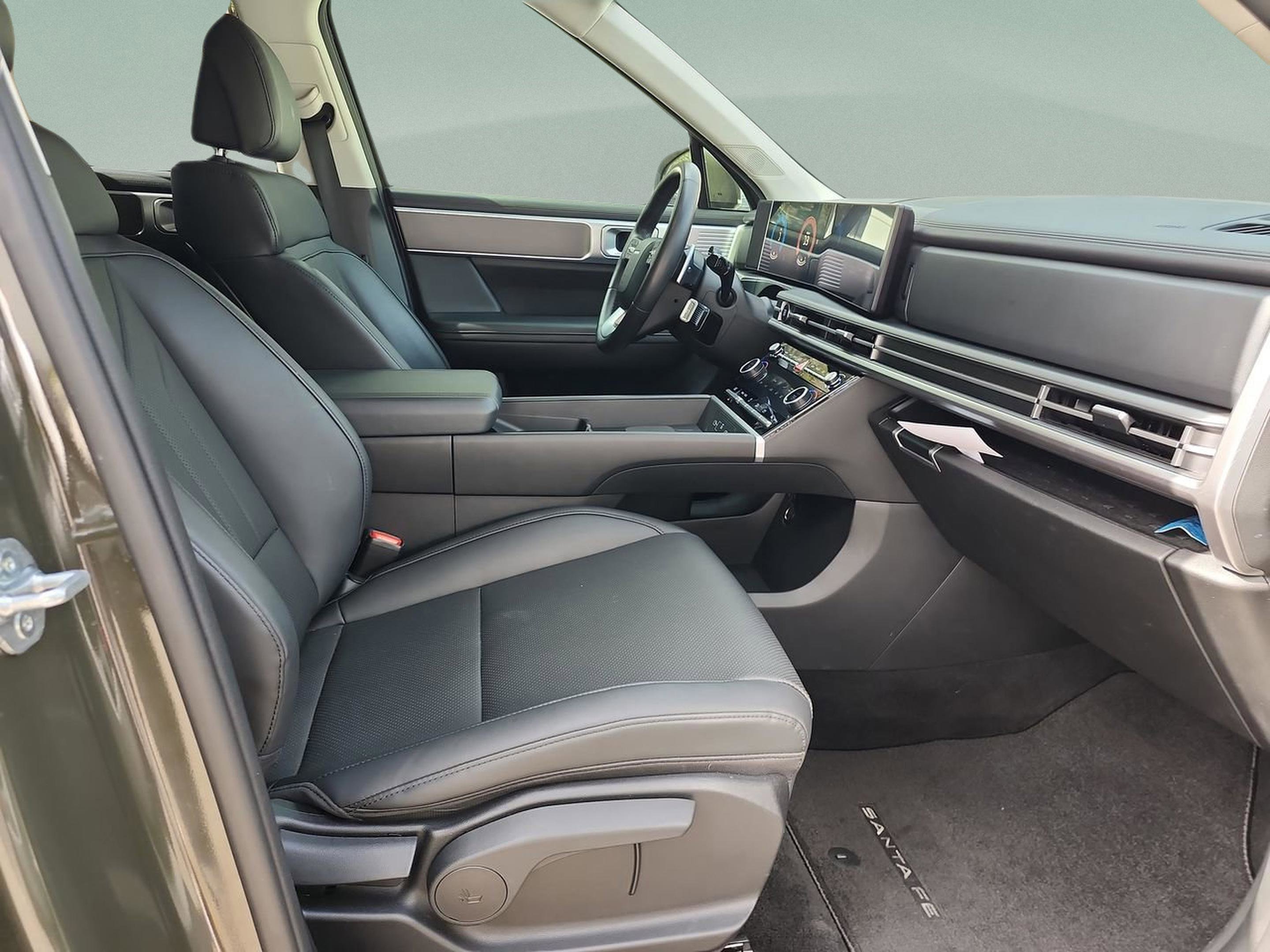 Certified 2025 Hyundai Santa Fe SEL image 19