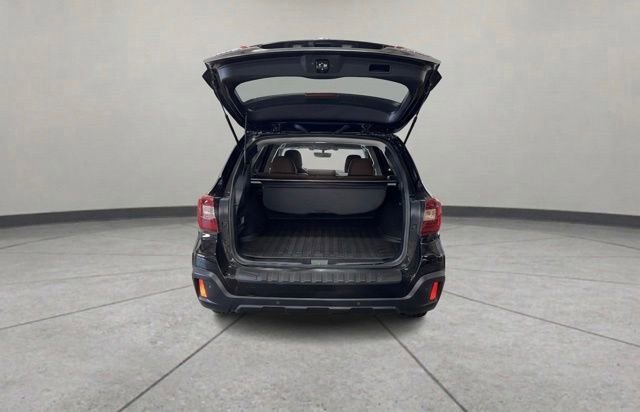 Used 2018 Subaru Outback 3.6R Touring w/ Popular Package #3 image 9