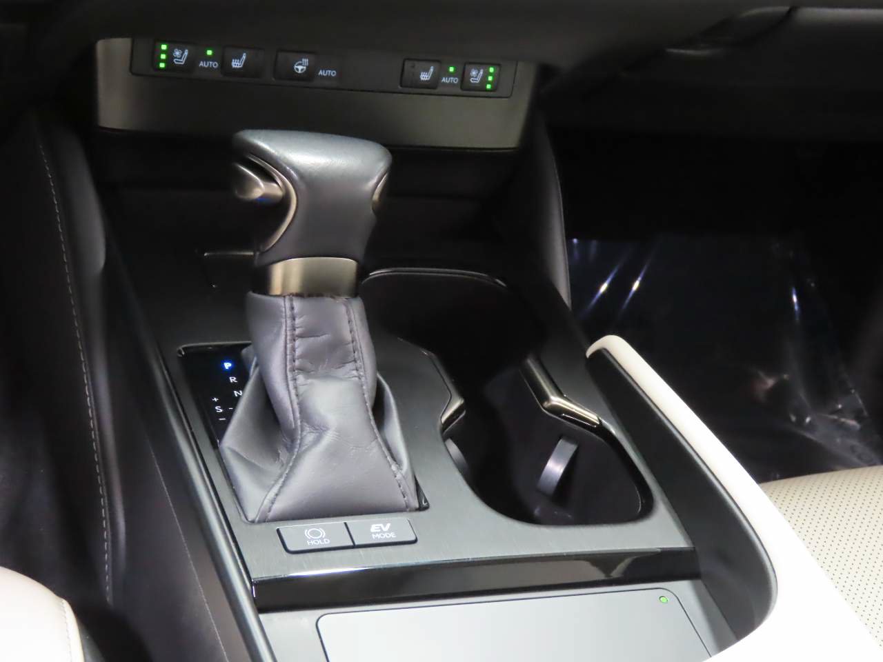 Used 2025 Lexus ES 300h w/ Premium Package FWD image 9