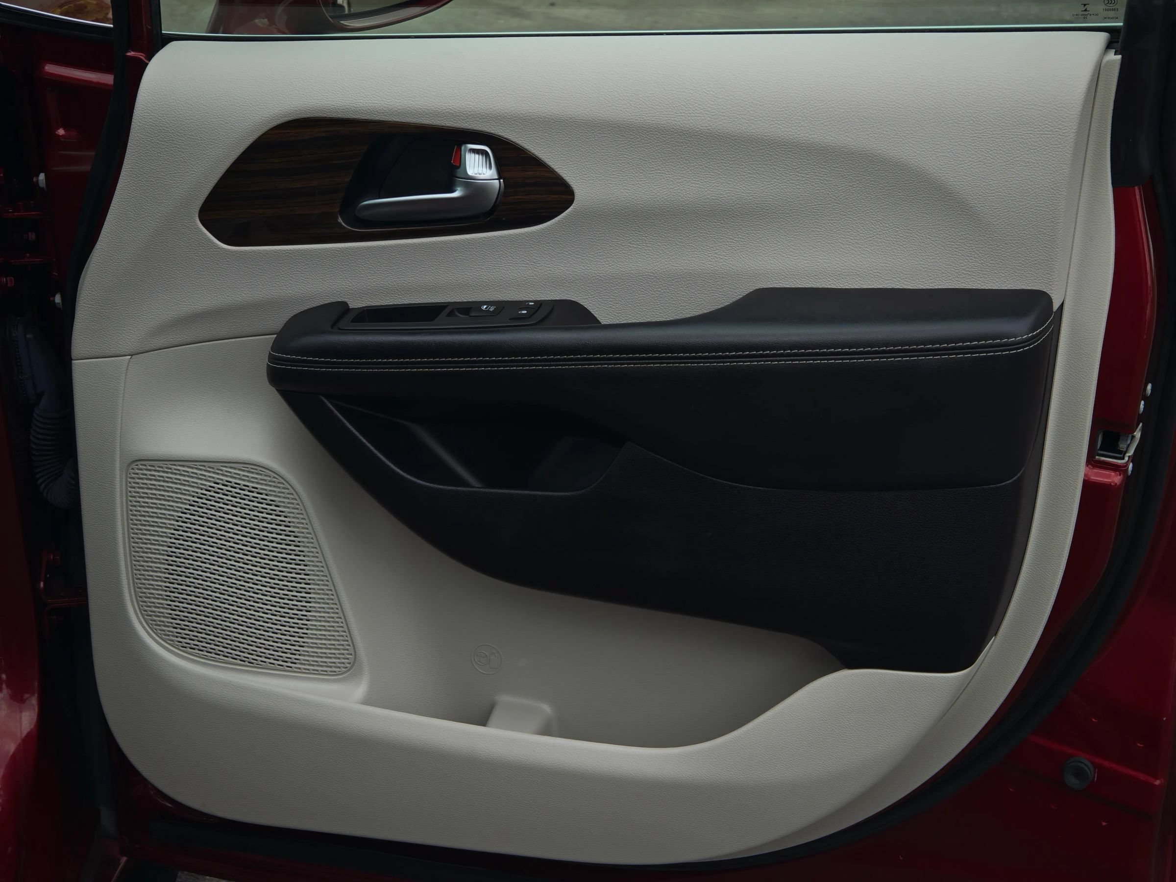 Used 2021 Chrysler Pacifica Limited FWD image 33