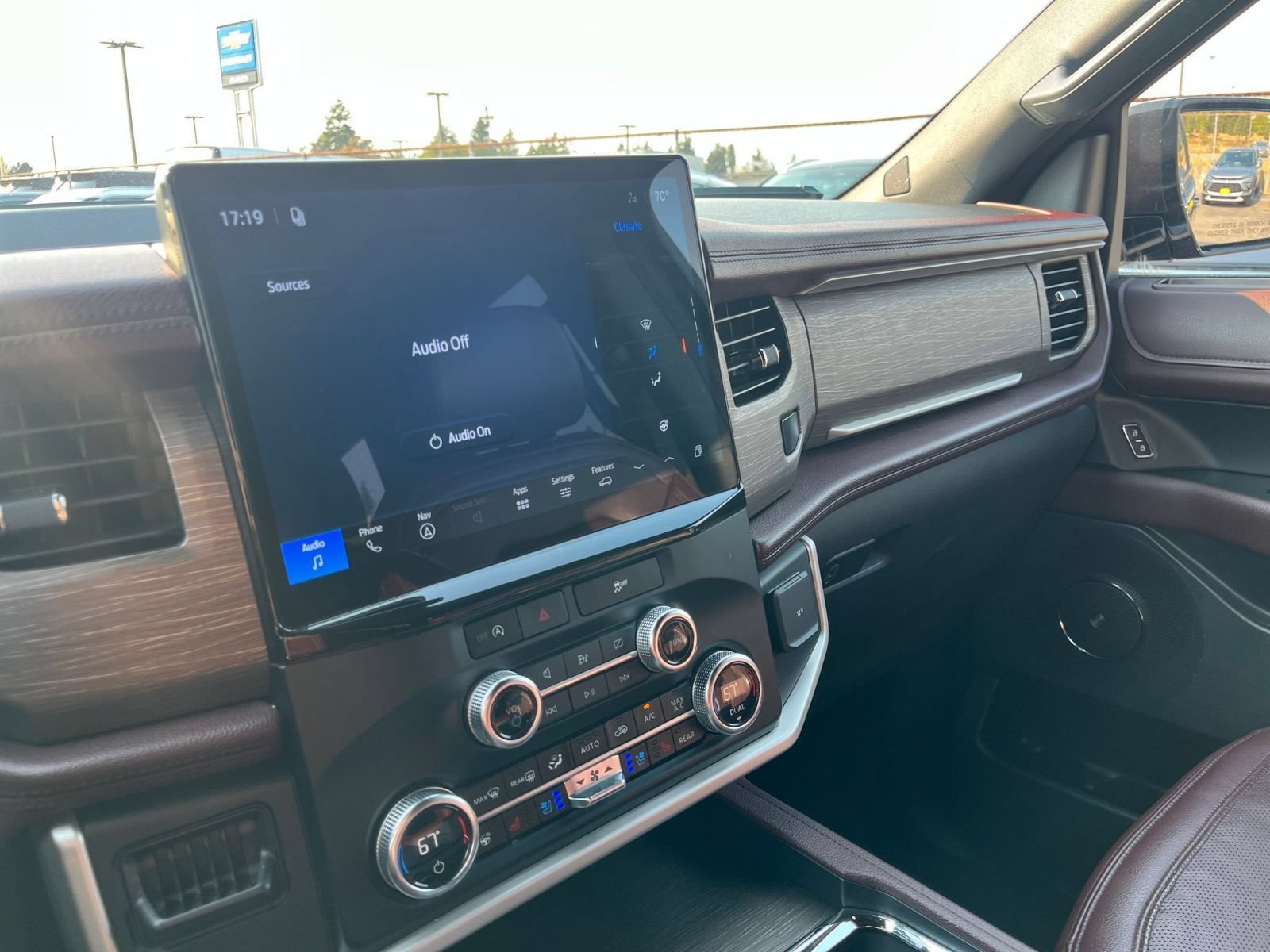 Used 2024 Ford Expedition Limited RWD image 20