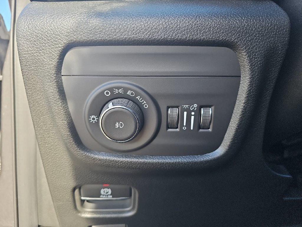 Used 2026 Jeep Grand Cherokee Limited AWD/4WD image 27