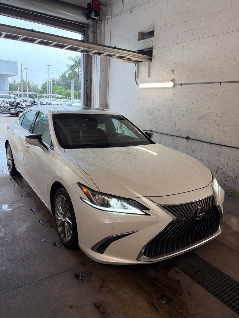 Used 2021 Lexus ES 300h w/ Accessory Package