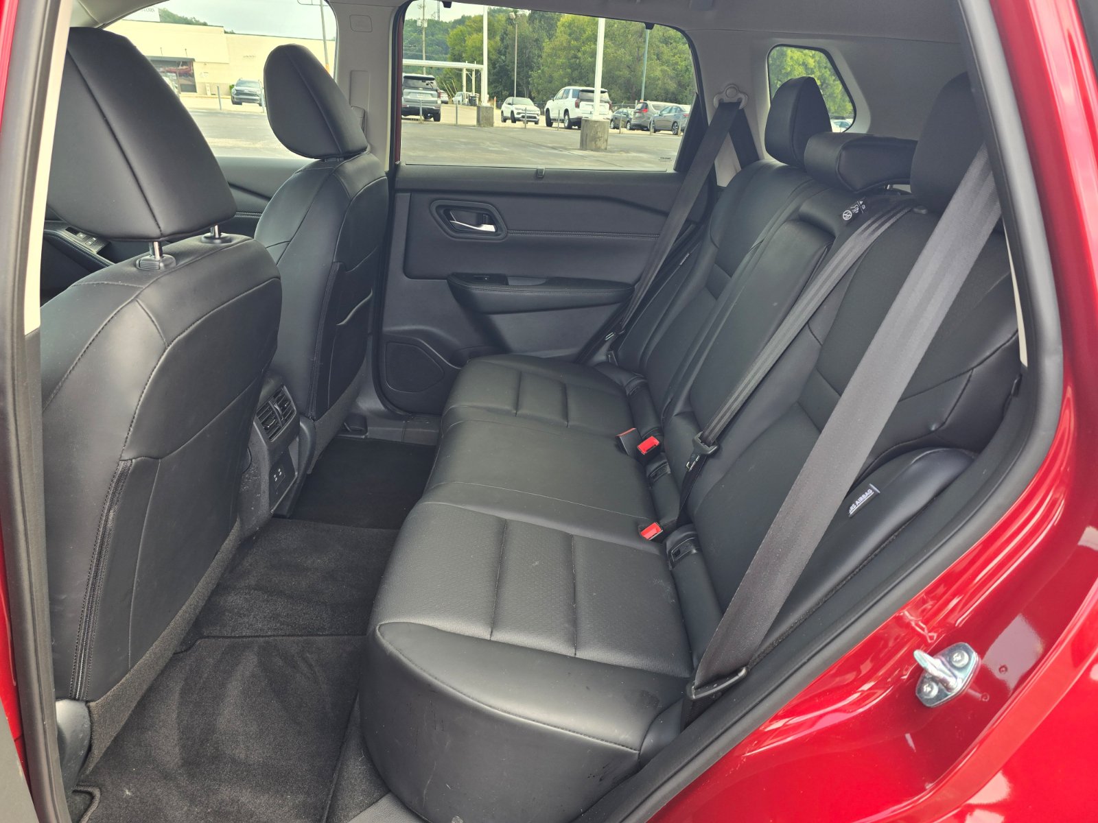 Used 2025 Nissan Rogue SV w/ SV Premium Package FWD image 10