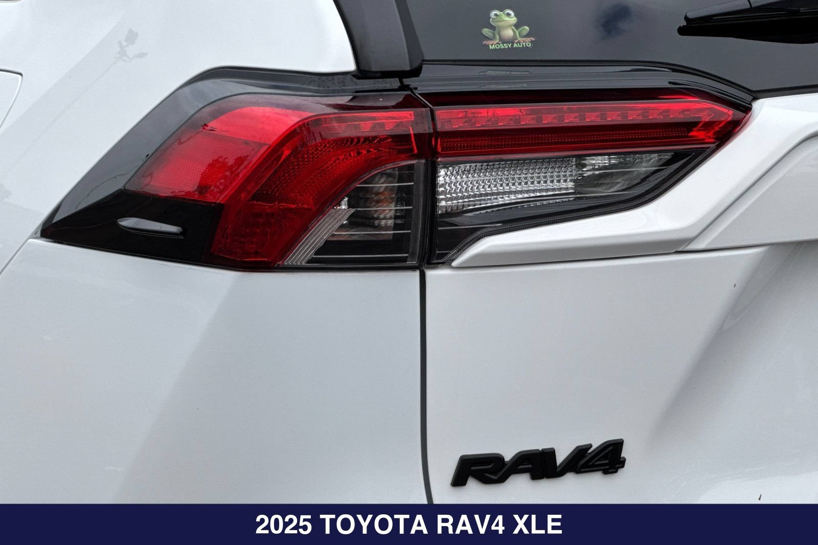 Used 2025 Toyota RAV4 XLE AWD/4WD image 28
