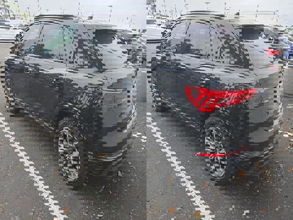 Used 2023 Audi Q3 2.0T Premium w/ Black Optic Sport Package image 5