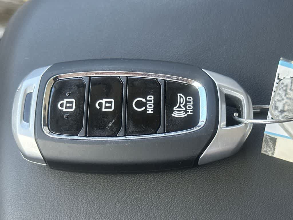 Used 2025 Hyundai Venue SEL FWD image 29