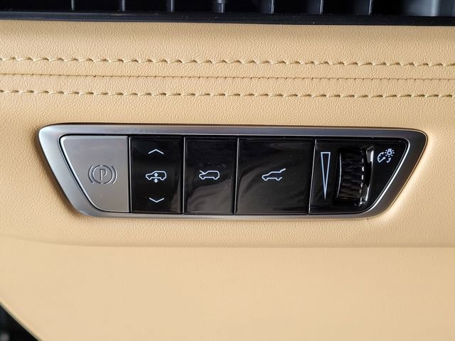 New 2025 Cadillac Escalade IQ Sport 2 w/ LPO, ONYX Package image 13