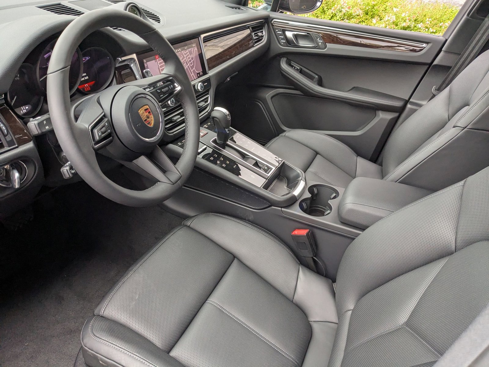 Certified 2026 Porsche Macan AWD/4WD image 4