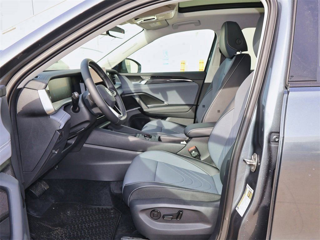 New 2026 Volkswagen Tiguan SE image 12