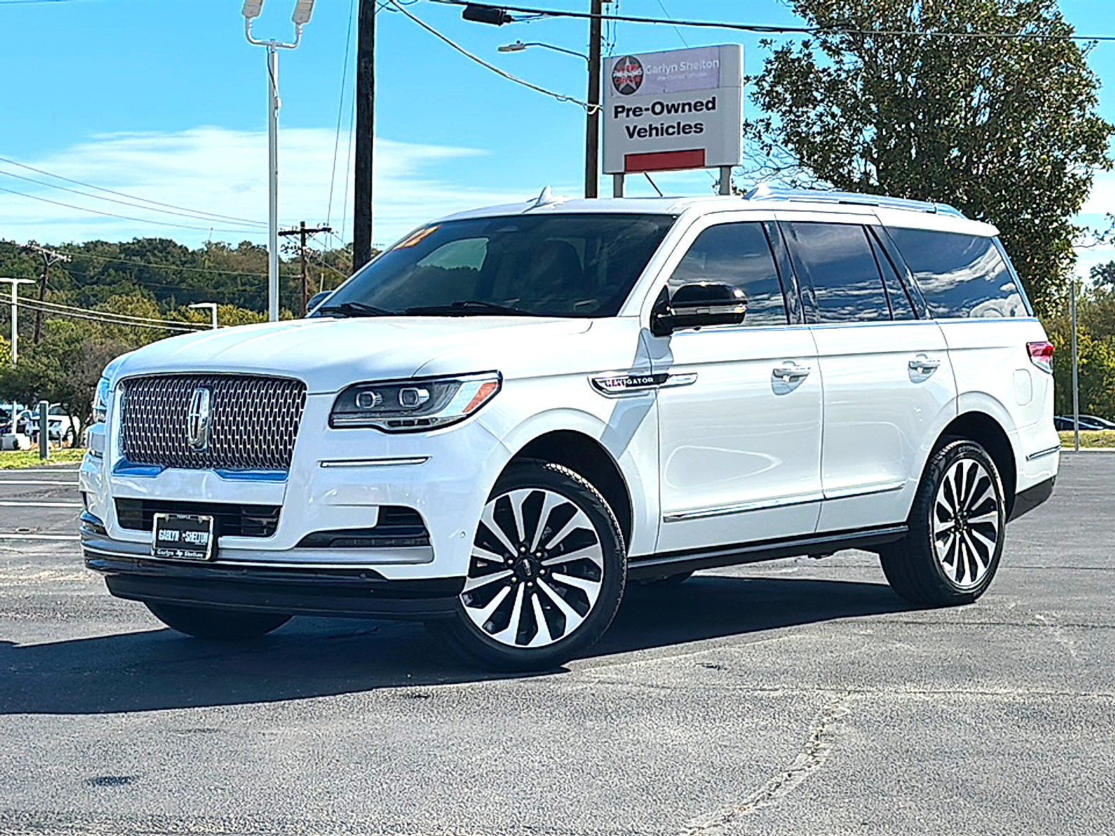 Used 2022 Lincoln Navigator Reserve RWD image 2